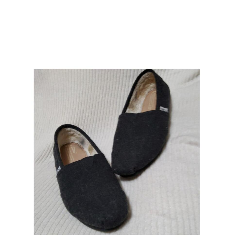 TOMS fleece lined shoes 8,5